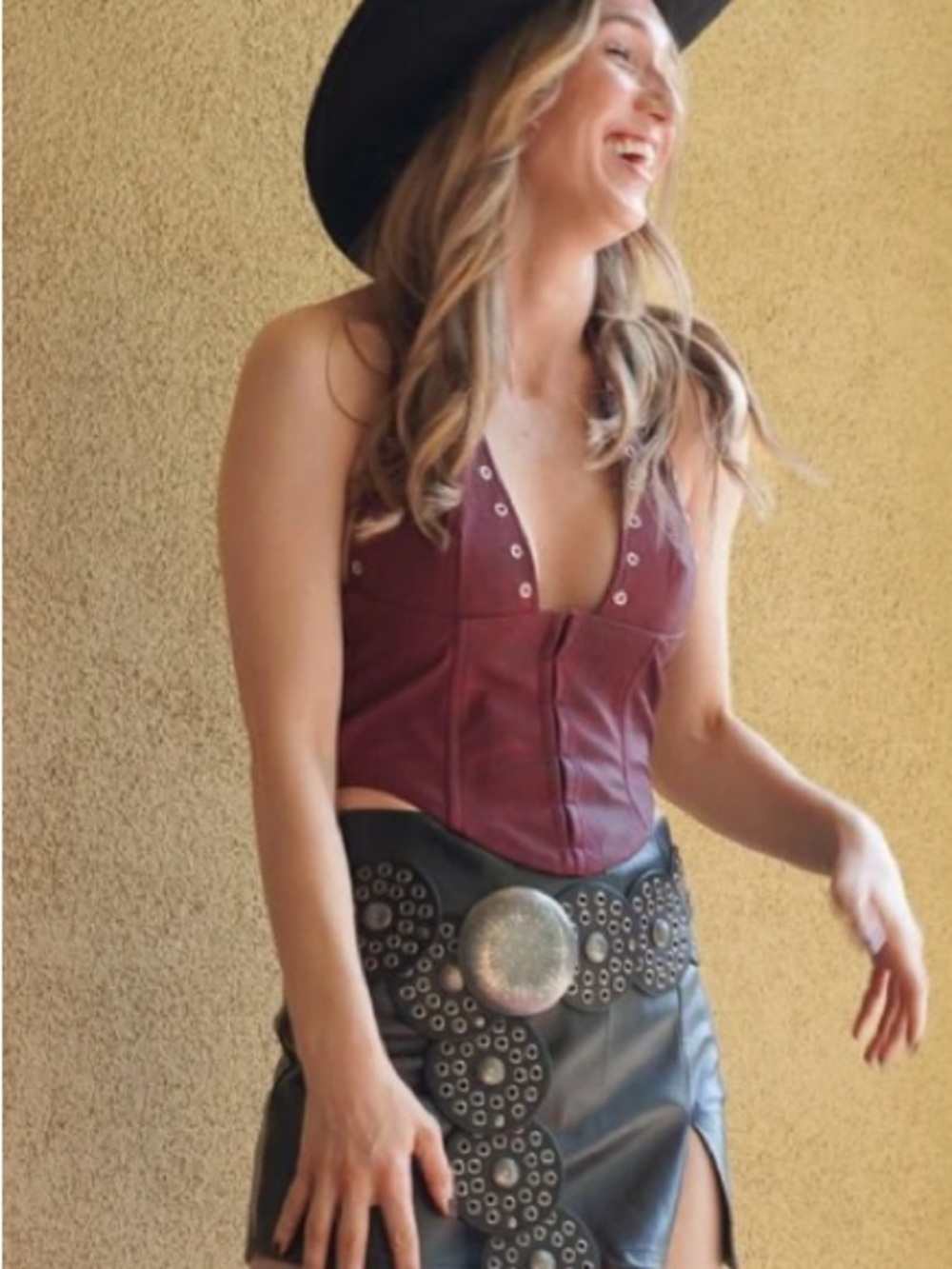 Black and Brass Medallion Circle Link Belt - Picture 12 of 12